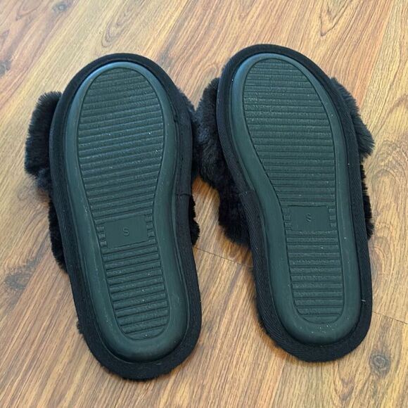 New PINK Victoria black faux fur slippers - Picture 5 of 5